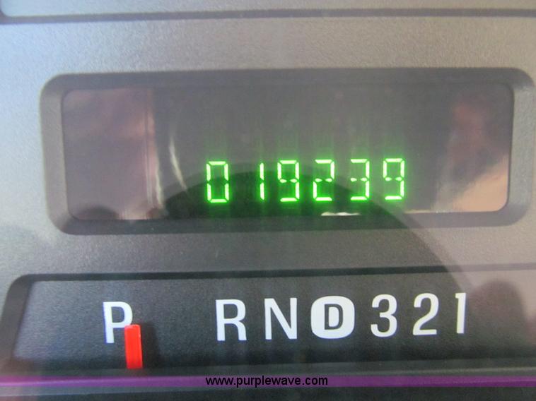 image for item K5628 2005 Ford F350 Super Duty XL flatbed pickup truck