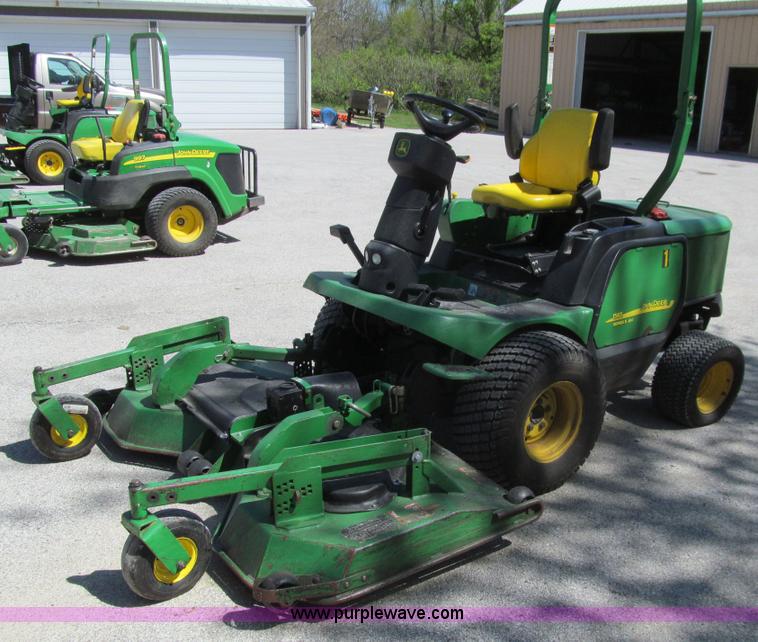 image for item K5629 2005 John Deere 1565 Series II lawn mower