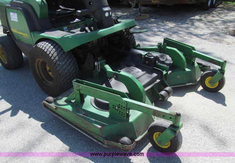 image for item K5629 2005 John Deere 1565 Series II lawn mower