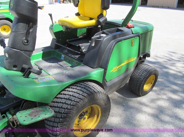 image for item K5629 2005 John Deere 1565 Series II lawn mower