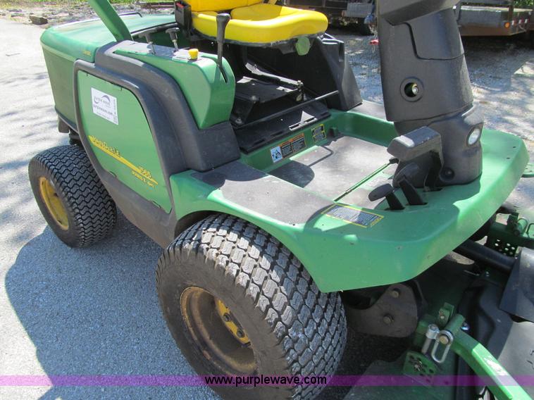 image for item K5629 2005 John Deere 1565 Series II lawn mower
