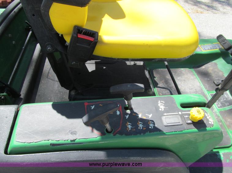 image for item K5629 2005 John Deere 1565 Series II lawn mower