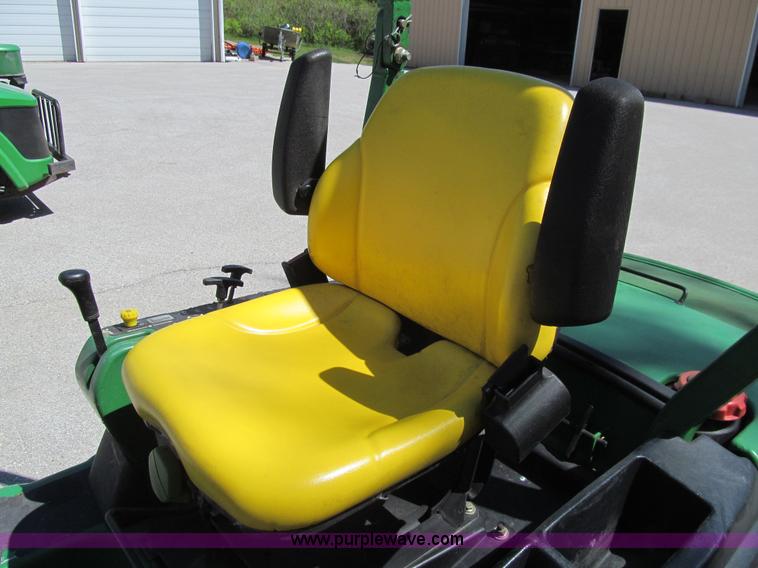 image for item K5629 2005 John Deere 1565 Series II lawn mower