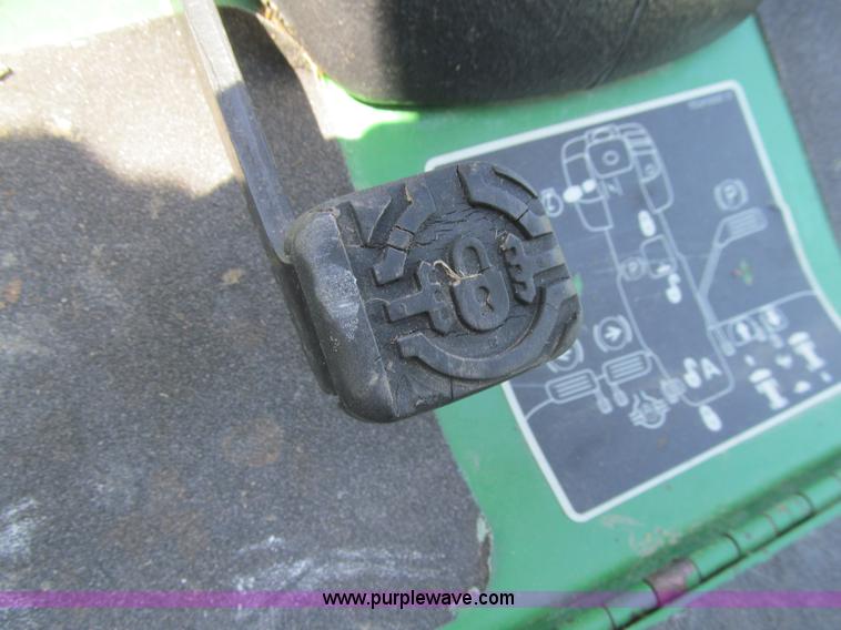 image for item K5629 2005 John Deere 1565 Series II lawn mower