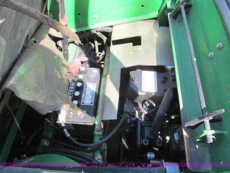 image for item K5629 2005 John Deere 1565 Series II lawn mower