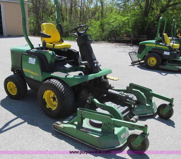 image for item K5631 2005 John Deere 1565 Series II lawn mower