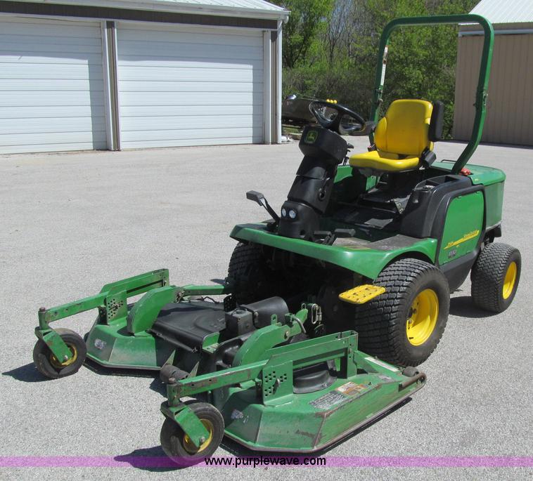 image for item K5631 2005 John Deere 1565 Series II lawn mower