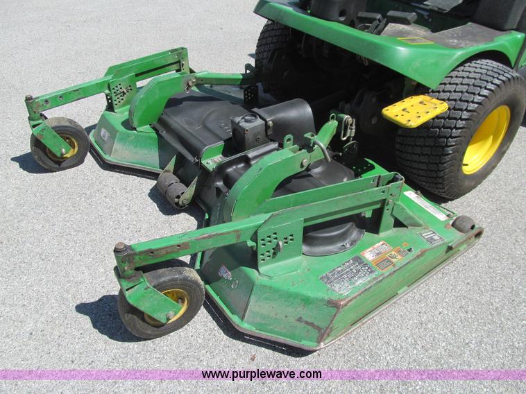 image for item K5631 2005 John Deere 1565 Series II lawn mower