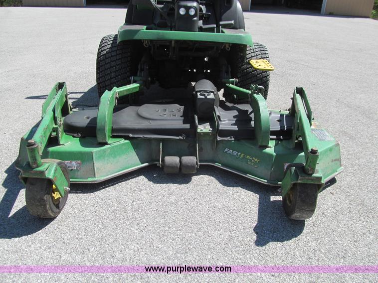 image for item K5631 2005 John Deere 1565 Series II lawn mower