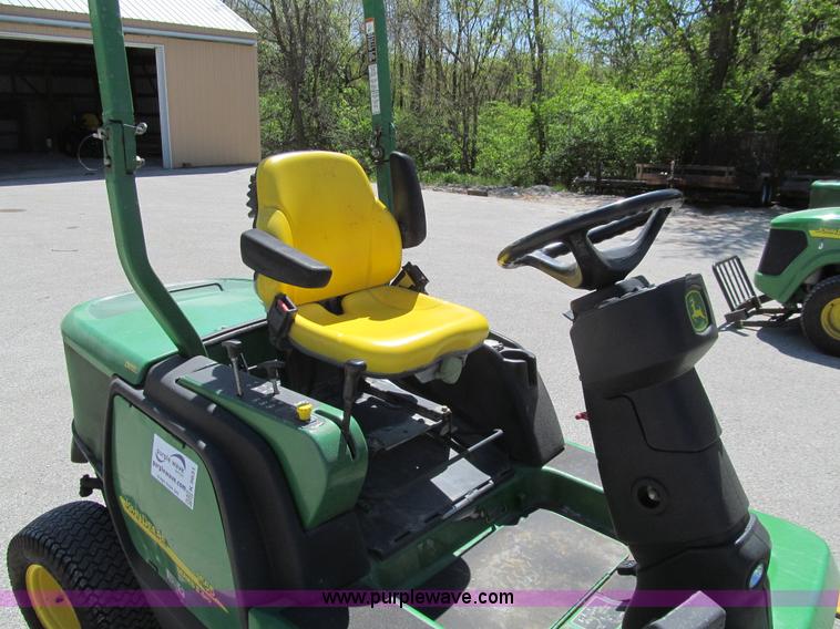 image for item K5631 2005 John Deere 1565 Series II lawn mower