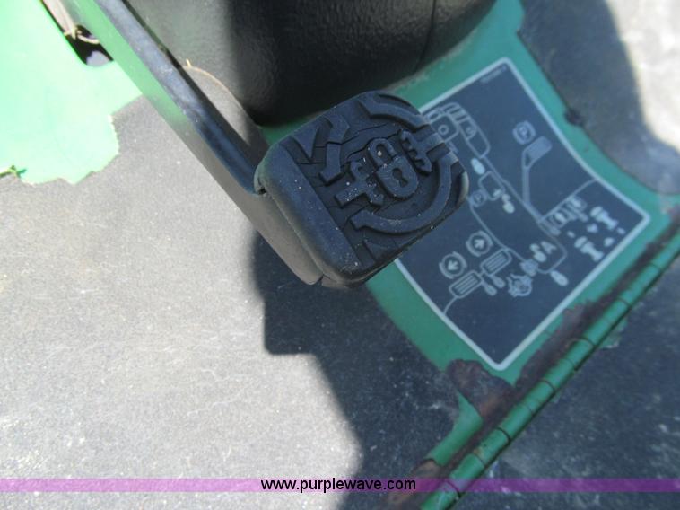 image for item K5631 2005 John Deere 1565 Series II lawn mower