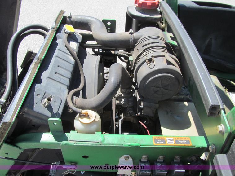 image for item K5631 2005 John Deere 1565 Series II lawn mower