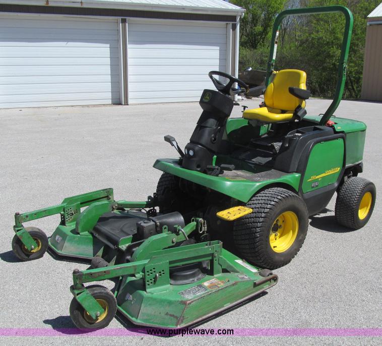 image for item K5631 2005 John Deere 1565 Series II lawn mower
