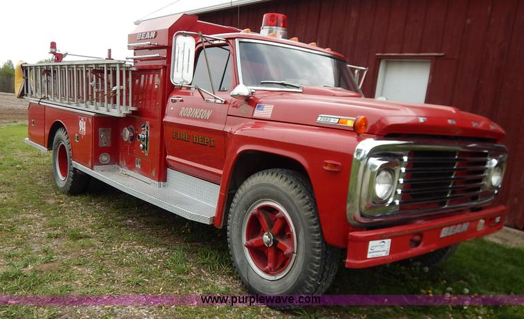 image for item K7419 1972 Ford 750 fire truck