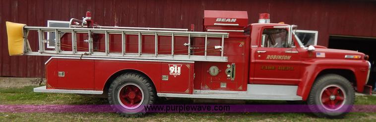 image for item K7419 1972 Ford 750 fire truck