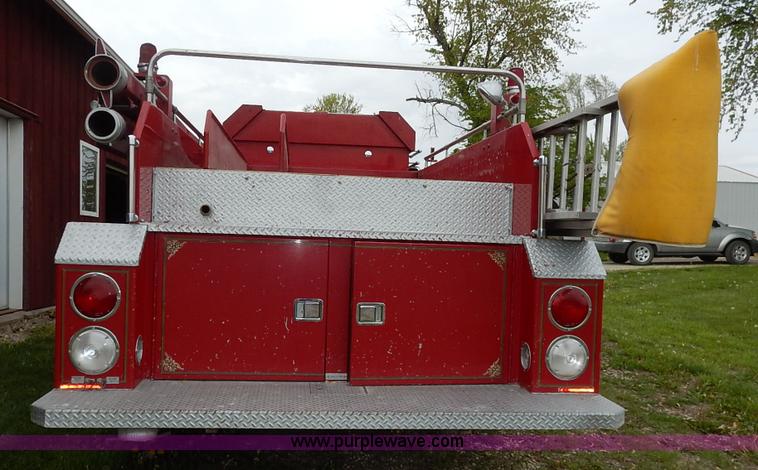 image for item K7419 1972 Ford 750 fire truck