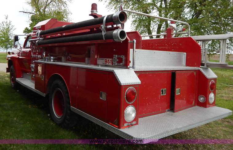 image for item K7419 1972 Ford 750 fire truck