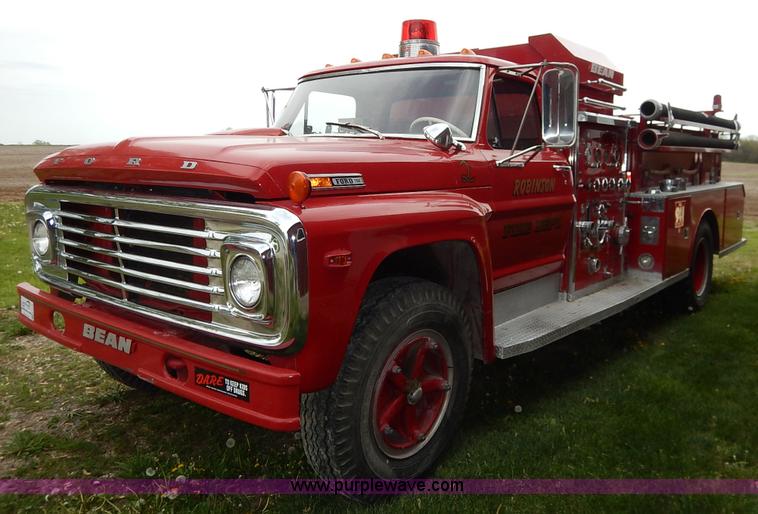 image for item K7419 1972 Ford 750 fire truck