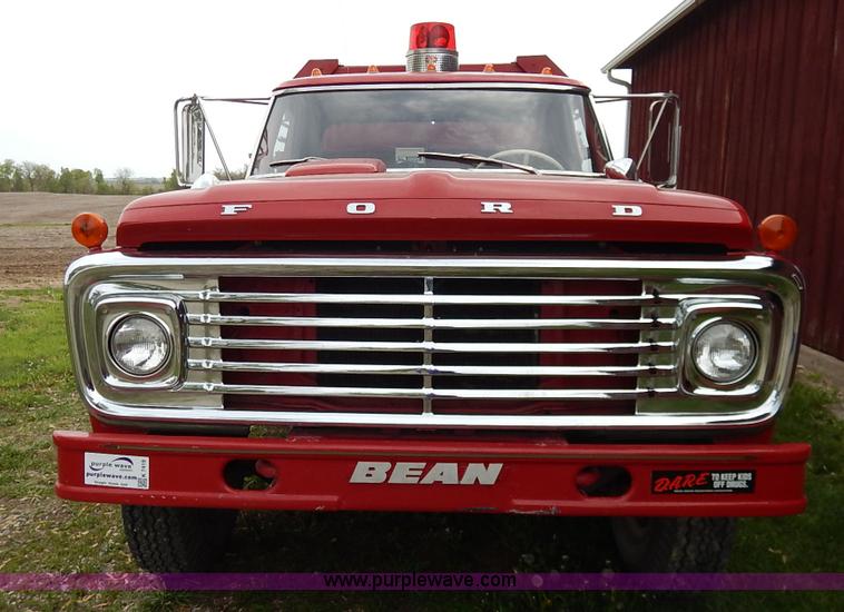 image for item K7419 1972 Ford 750 fire truck