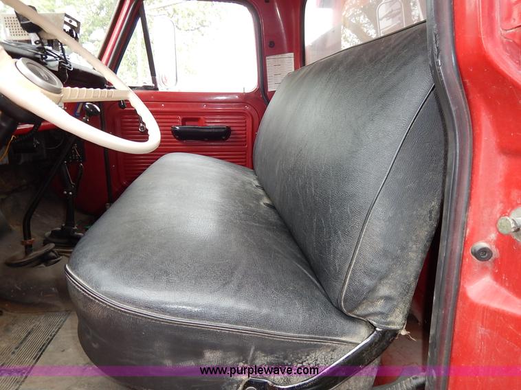 image for item K7419 1972 Ford 750 fire truck