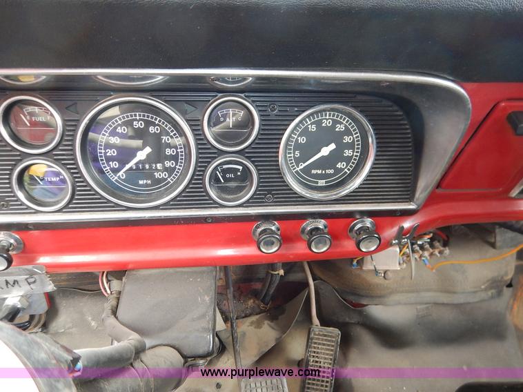 image for item K7419 1972 Ford 750 fire truck