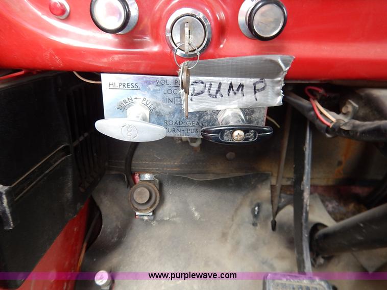 image for item K7419 1972 Ford 750 fire truck