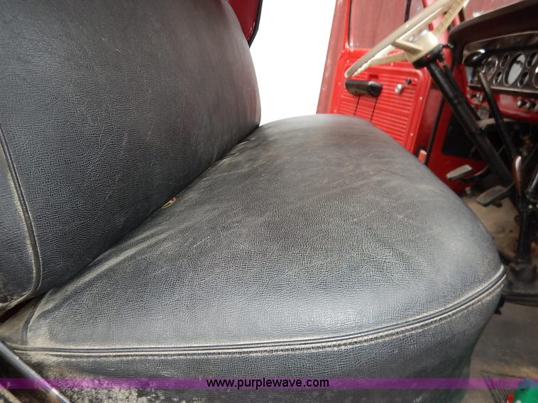 image for item K7419 1972 Ford 750 fire truck