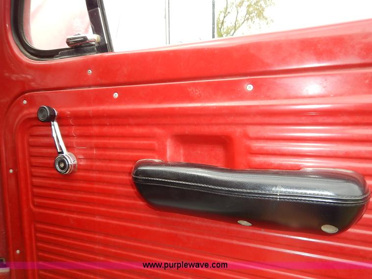 image for item K7419 1972 Ford 750 fire truck