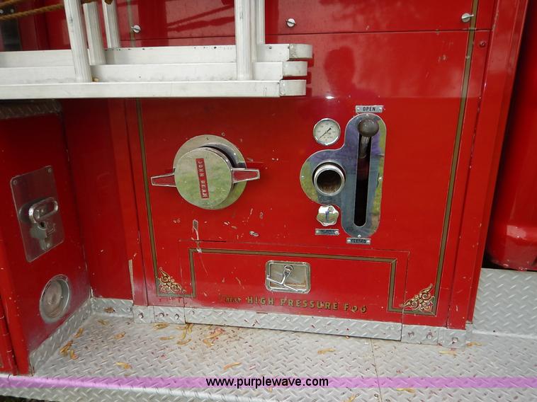 image for item K7419 1972 Ford 750 fire truck