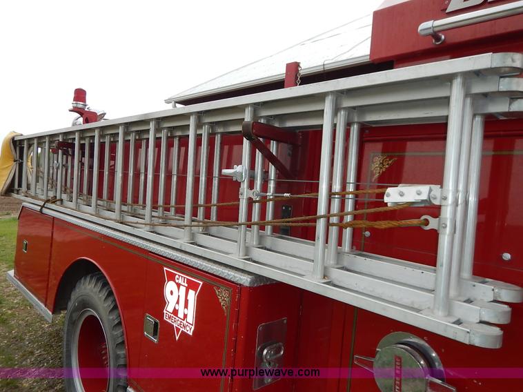 image for item K7419 1972 Ford 750 fire truck