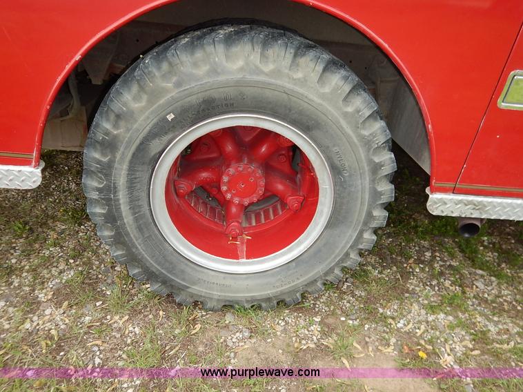 image for item K7419 1972 Ford 750 fire truck