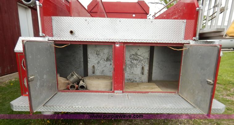 image for item K7419 1972 Ford 750 fire truck