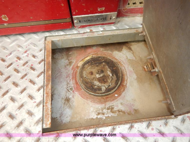 image for item K7419 1972 Ford 750 fire truck