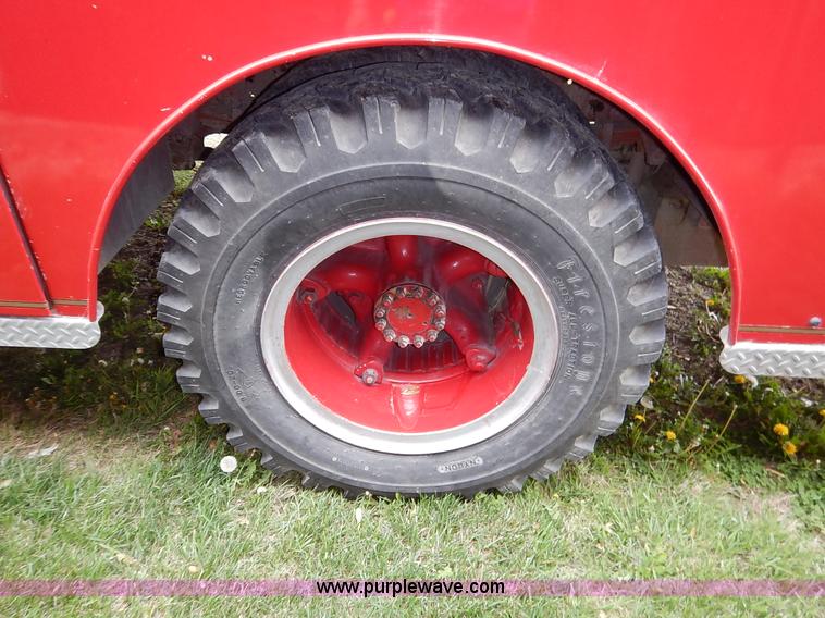 image for item K7419 1972 Ford 750 fire truck