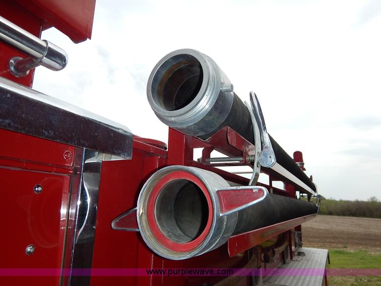 image for item K7419 1972 Ford 750 fire truck