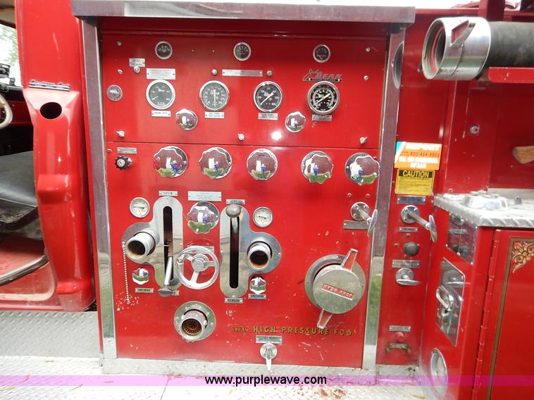 image for item K7419 1972 Ford 750 fire truck