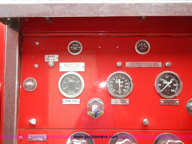 image for item K7419 1972 Ford 750 fire truck