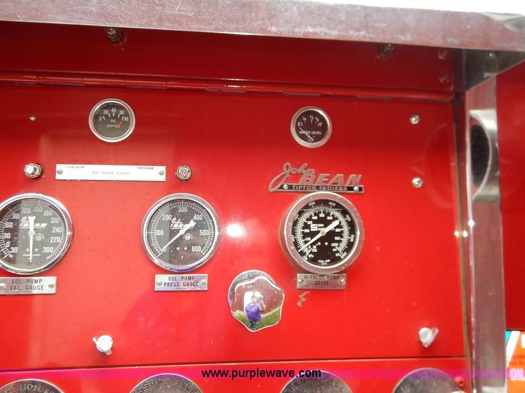 image for item K7419 1972 Ford 750 fire truck