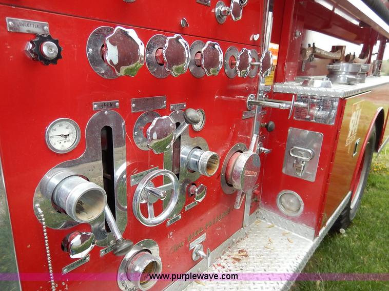 image for item K7419 1972 Ford 750 fire truck