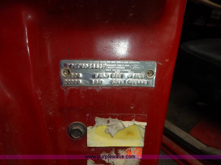 image for item K7419 1972 Ford 750 fire truck