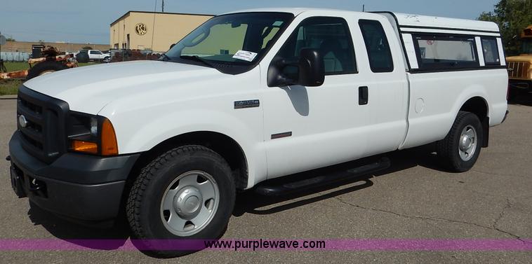 image for item K7438 2006 Ford F350 Super Duty XL SuperCab pickup truck