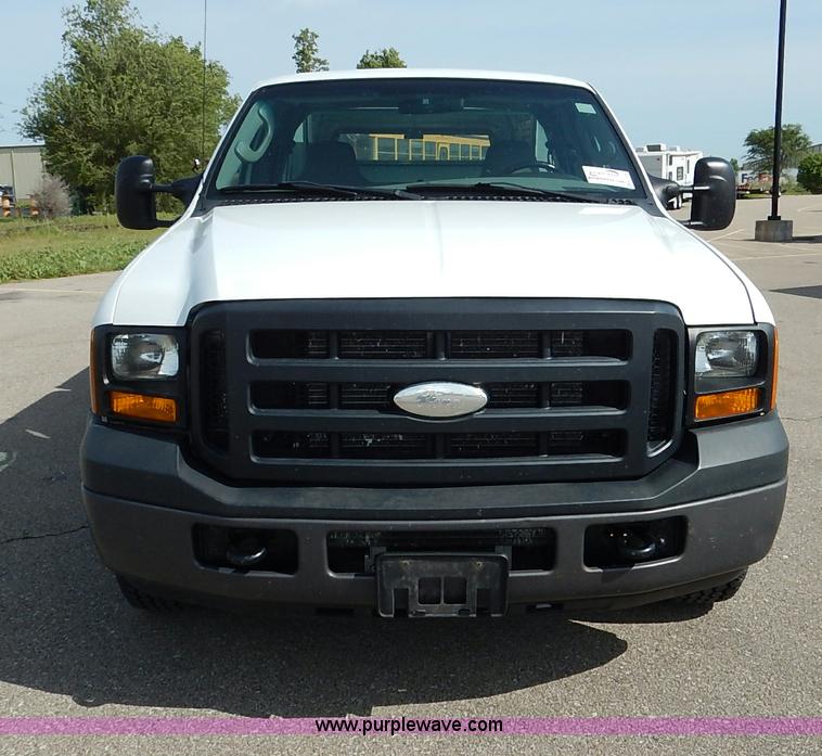 image for item K7438 2006 Ford F350 Super Duty XL SuperCab pickup truck