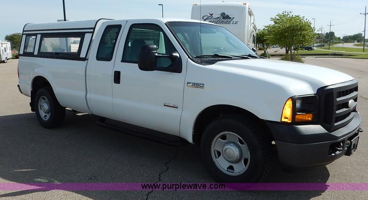 image for item K7438 2006 Ford F350 Super Duty XL SuperCab pickup truck