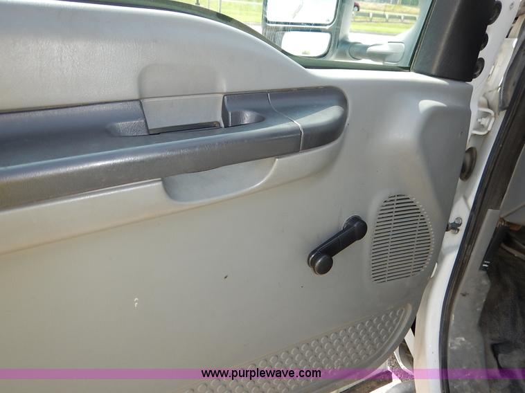 image for item K7438 2006 Ford F350 Super Duty XL SuperCab pickup truck