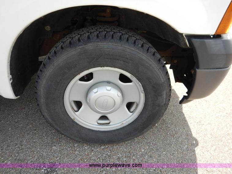 image for item K7438 2006 Ford F350 Super Duty XL SuperCab pickup truck