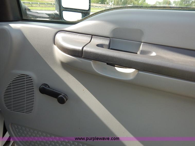 image for item K7438 2006 Ford F350 Super Duty XL SuperCab pickup truck