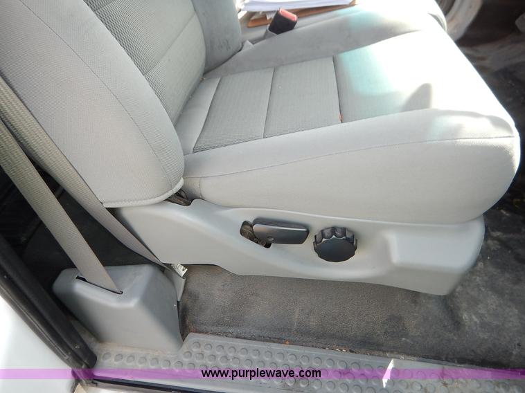 image for item K7438 2006 Ford F350 Super Duty XL SuperCab pickup truck