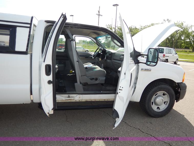 image for item K7438 2006 Ford F350 Super Duty XL SuperCab pickup truck