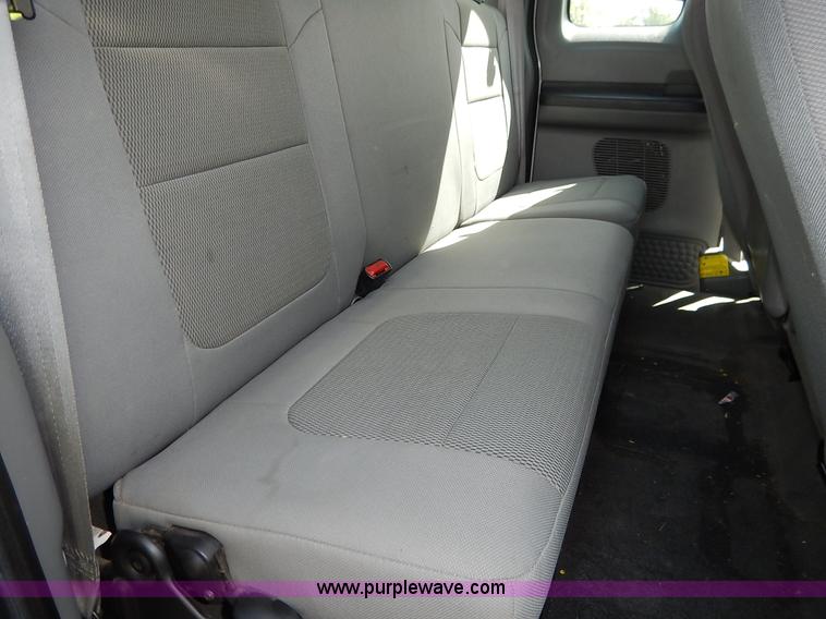 image for item K7438 2006 Ford F350 Super Duty XL SuperCab pickup truck