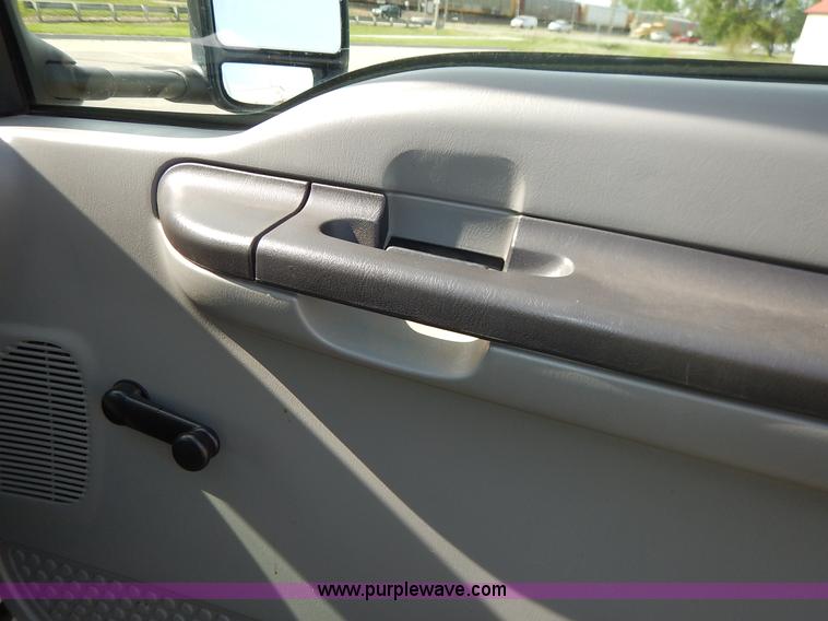 image for item K7438 2006 Ford F350 Super Duty XL SuperCab pickup truck